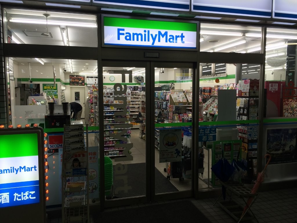 橿原神宮前駅中のファミマ