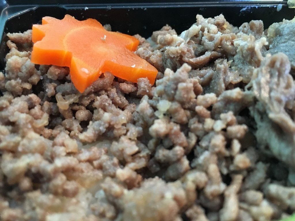 鳥取牛弁当(そぼろいろ) 羽田空港お弁当 (10)