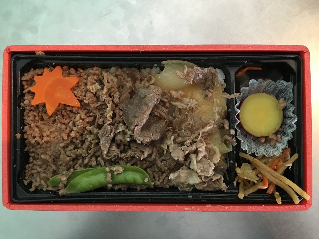 鳥取牛弁当(そぼろいろ) 羽田空港お弁当 (7)