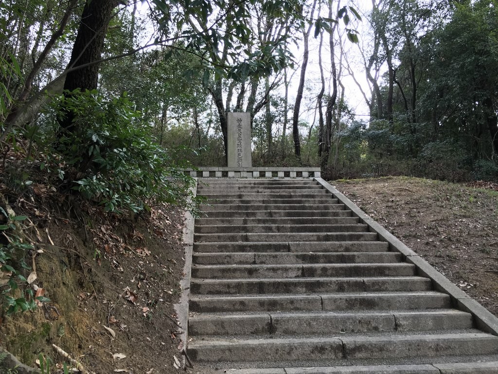 金鵄顕彰碑 (14)
