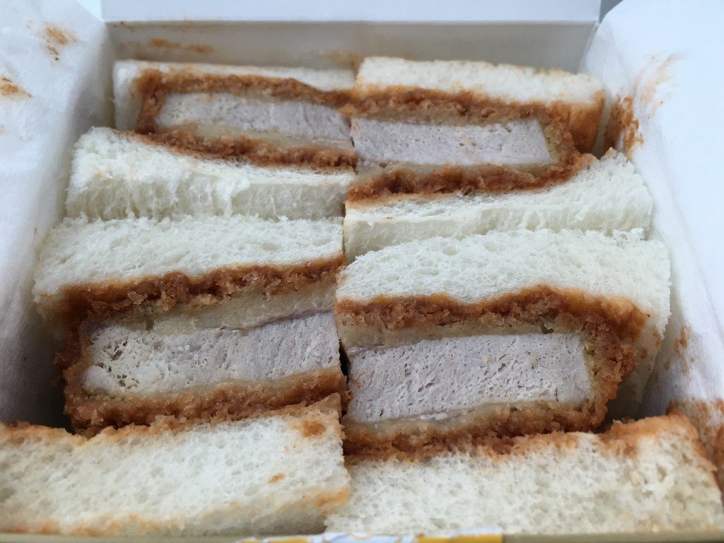 ヒレかつサンド肉の万世 (9)