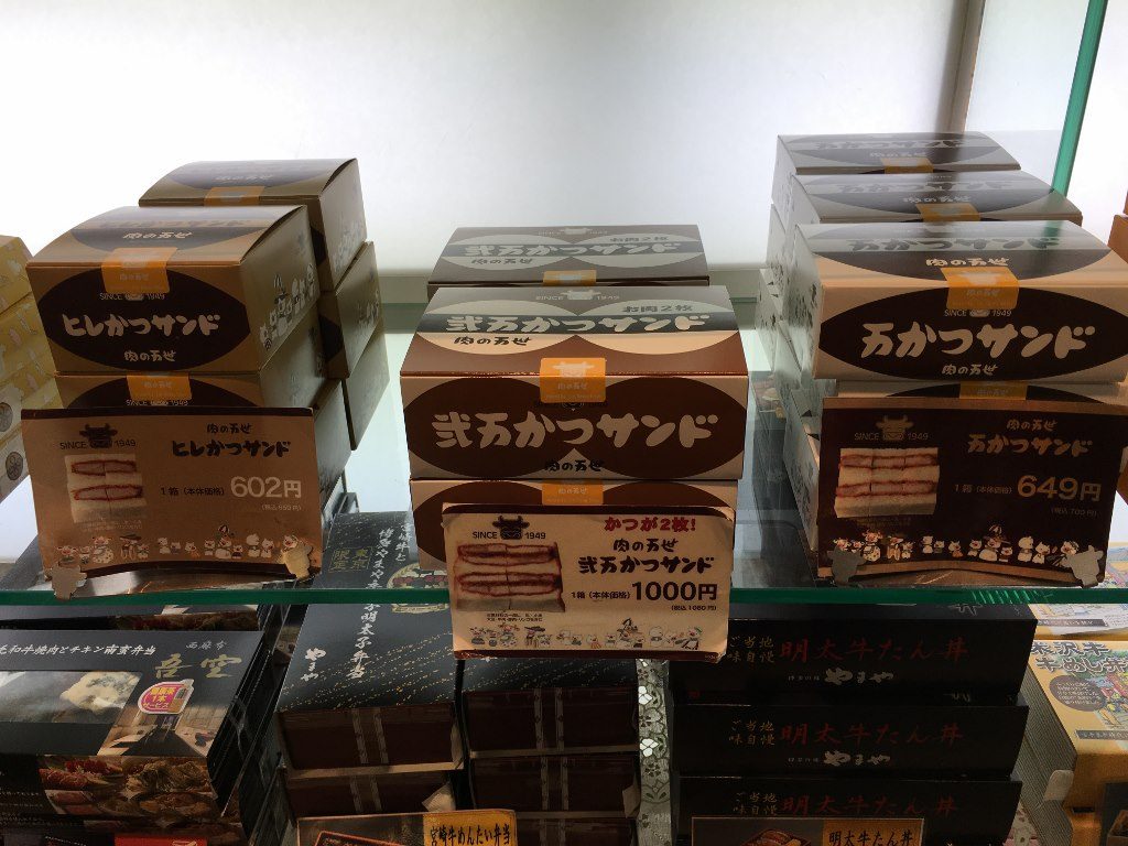 ヒレかつサンド肉の万世 (2)