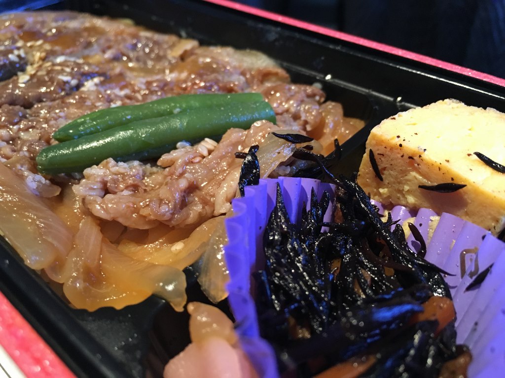 石垣牛焼肉弁当 (10)