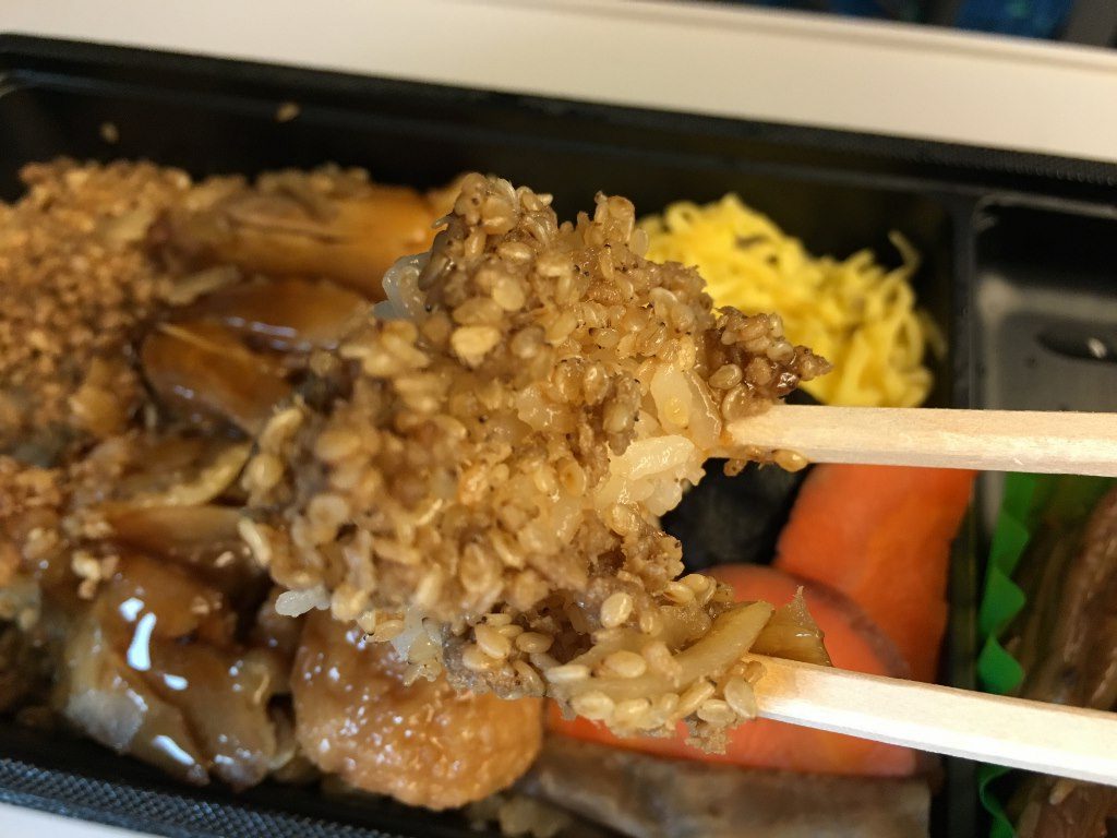 秋田比内地鶏こだわり鶏めし (13)