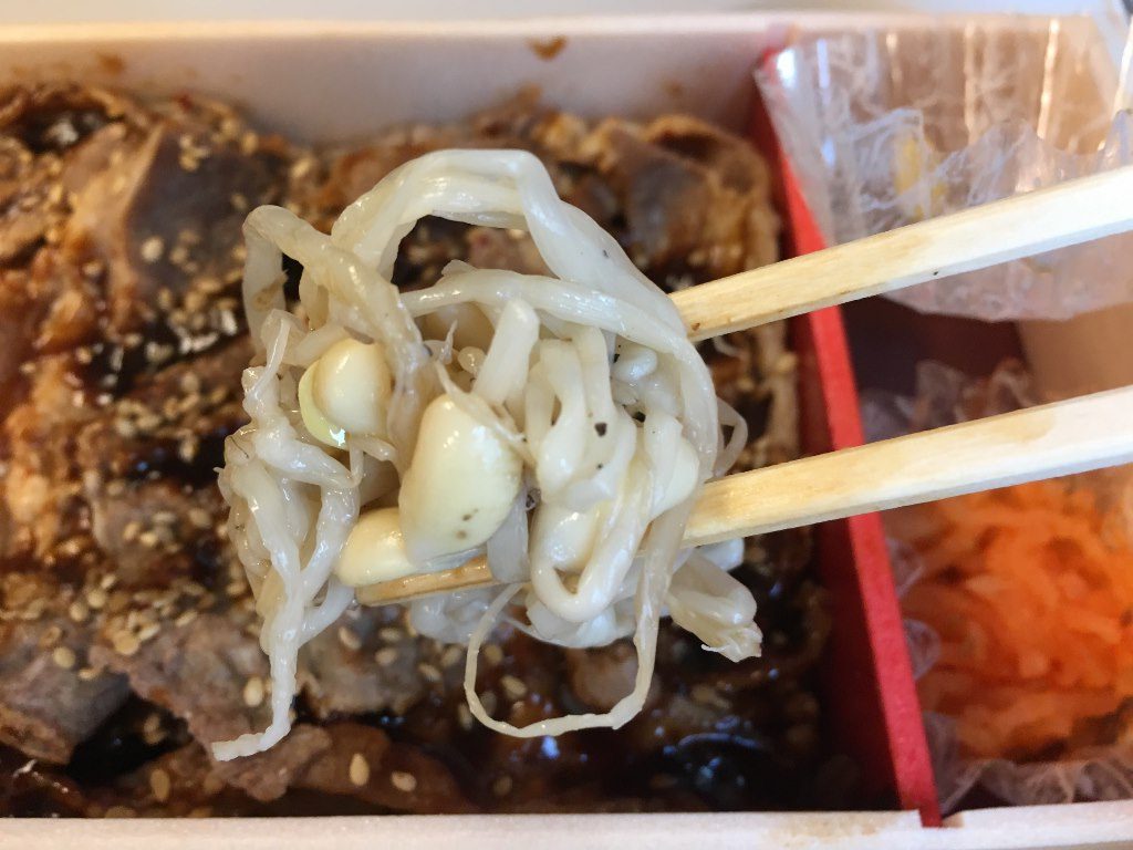 牛カルビ焼肉弁当 (11)