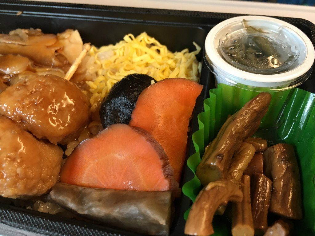秋田比内地鶏こだわり鶏めし (10)