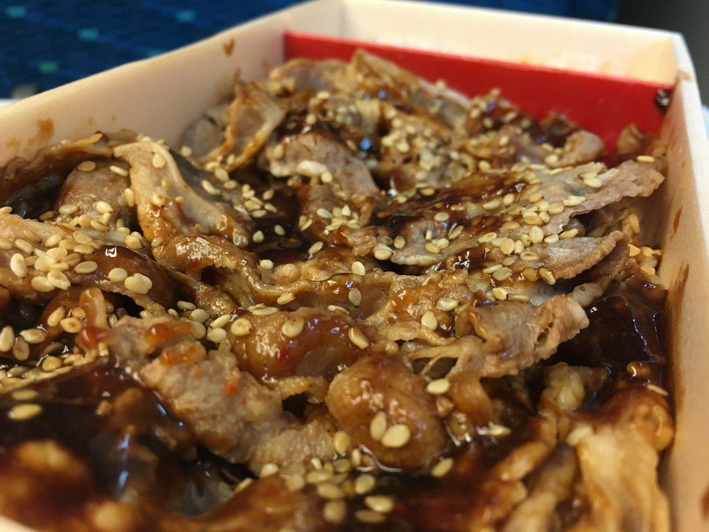 牛カルビ焼肉弁当 (6)