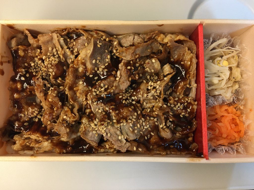 牛カルビ焼肉弁当 (3)