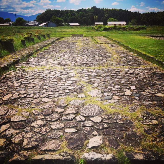 飛鳥宮跡
日本神話編纂のふるさと
日本書紀、古事記編纂がスタートしたメモリアルスポット
#日本神話 #日本書紀 #古事記 #奈良 #飛鳥村 #遺跡 #ロマン 
https://nihonshinwa.com/
